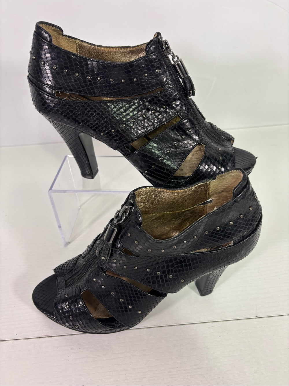 Söfft Black Embossed Leather Studded Peep Toe Witchy Goth Booties Size 8